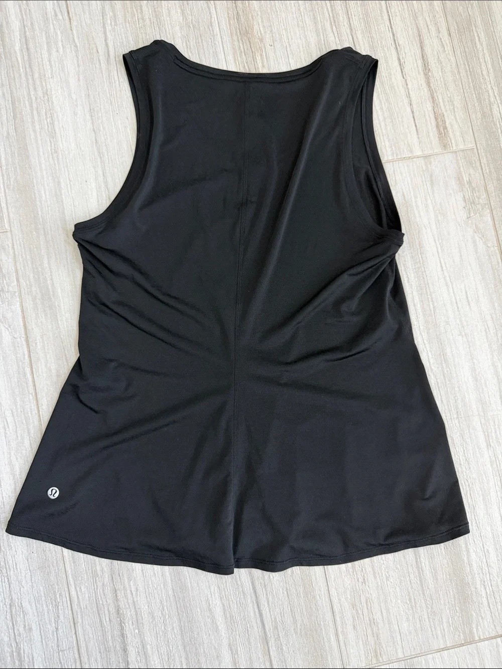 black lululemon lightweight flowy hem tank‎ top large stretchy